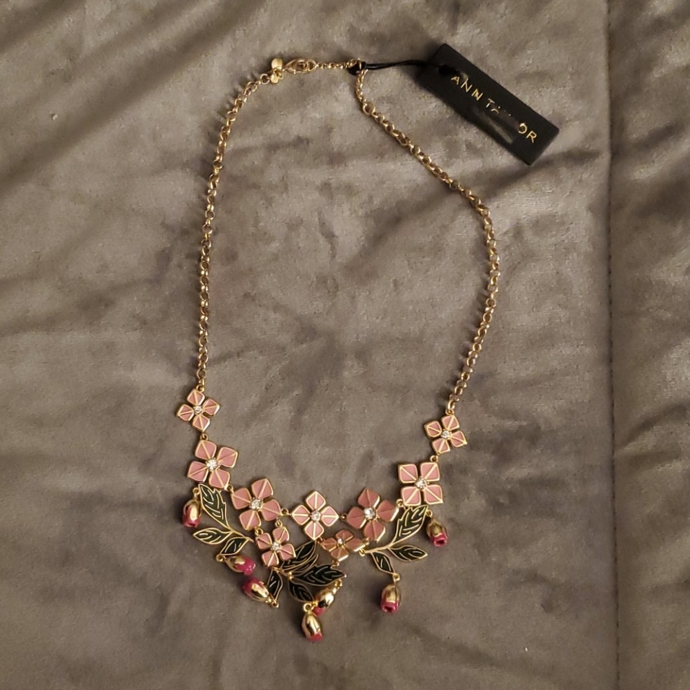 Ann Taylor pink/gold flower necklace NWT